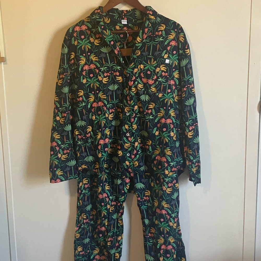 Two Piece Old Navy Cotton Woman’s Pajamas Size Small Matching Set